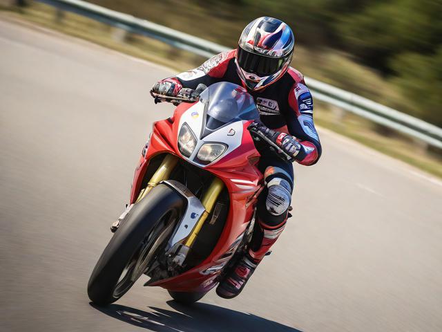 九游体育网站_ 世界盲人摩托车竞速赛,感受速度里的坚持与勇气 九游体育网站_ 世界盲人摩托车竞速赛,感受速度里的坚持与勇气