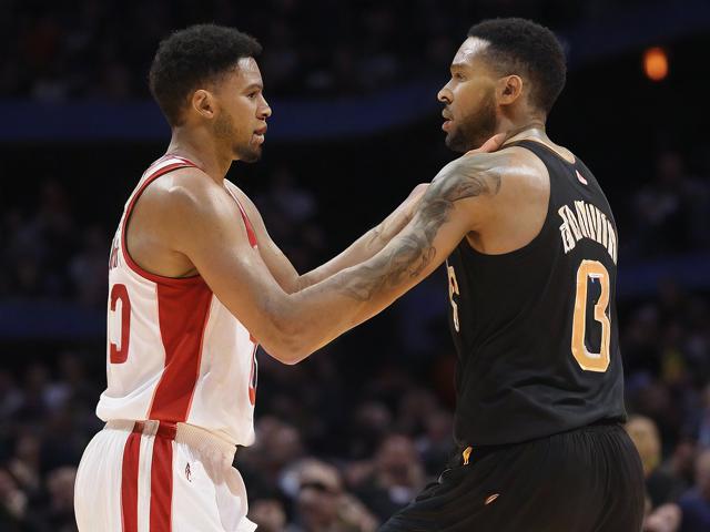 “九游app_ 史诗对决：东部决赛焦点战，球迷热议不断”，史诗级对决