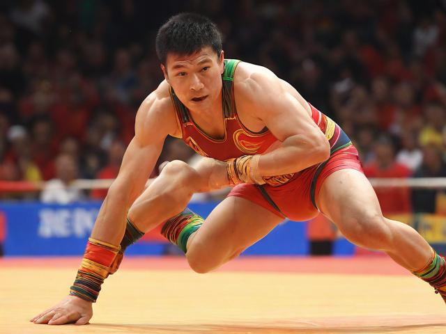 九游体育网站_ 传统民族摔跤比赛，激情对决彰显民族特色，摔跤的民族