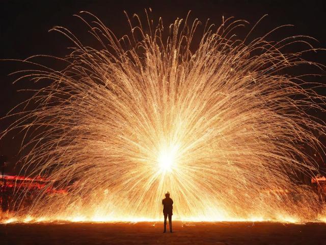 “九游app_ 总决赛第一场：火花四溅，焦点瞬间持续登顶热搜”，九游ku