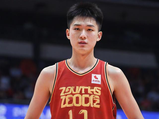jiuyou.com_ 中国篮球新星崭露头角，年轻球员成为关注焦点，中国篮球运动员新星