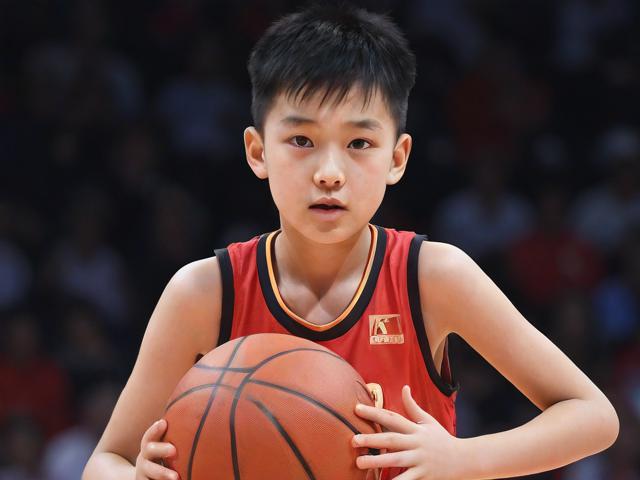 jiuyou.com_ 中国篮球明星积极参与运动公益，助力贫困地区孩子梦想，篮球 明星 中国