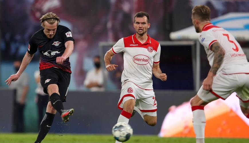 包含德甲多变战术带来无限可能，精彩场面不断涌现的词条