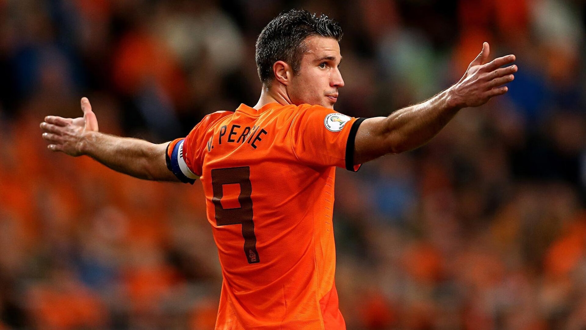 日本骑手铃木明在2024年亚洲马术锦标赛中与“风暴”马匹共同夺金，展现默契配合。