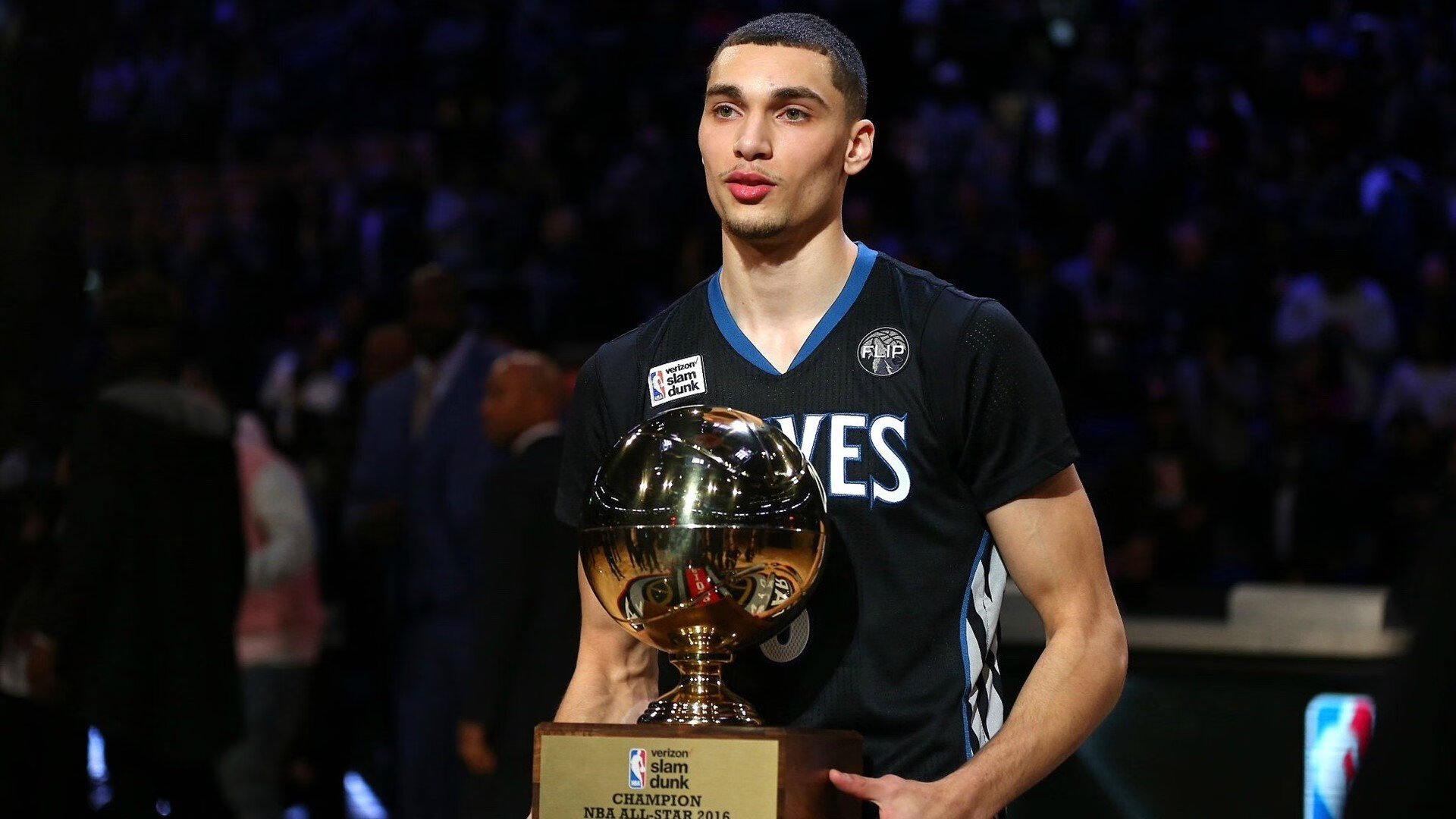 突破关键时刻展现领导力，赢得球迷掌声，突破性领导力